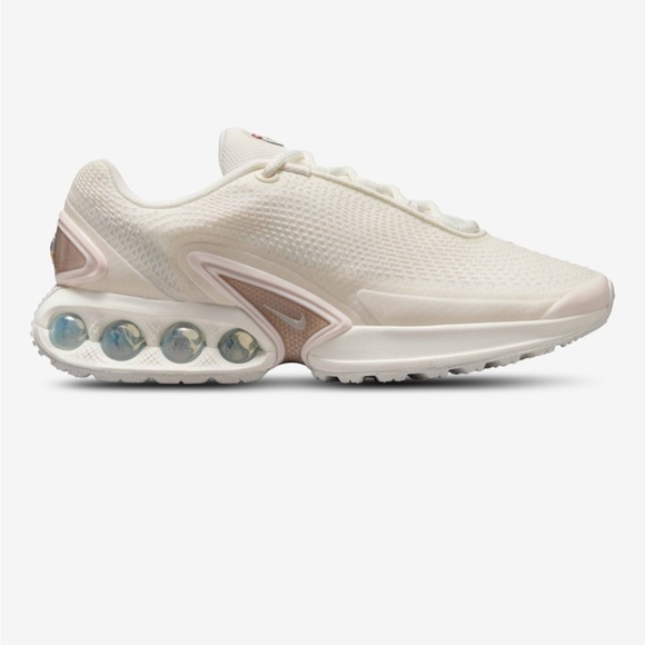 Nike Shoes - Nike Air Max DN SE, Women’s Size 11